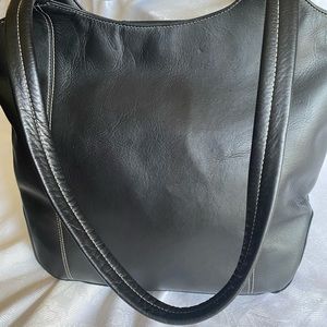 Latico shoulder bag. Black.